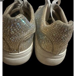 Silver Athletic Shoes with Sparkly Texture and Low-Top Design
